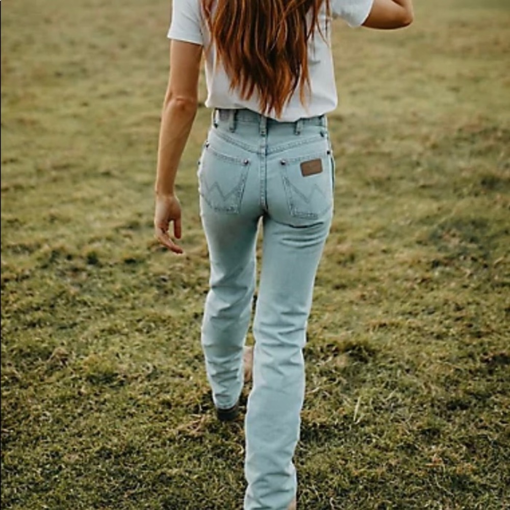 WOMEN'S WRANGLER COWBOY CUT SLIM FIT JEAN IN BLEACH